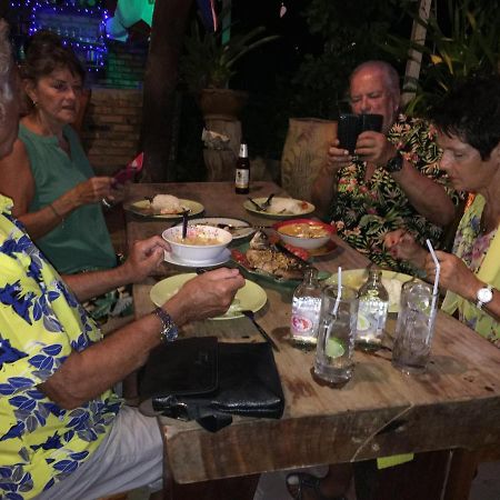The Lazy Bar And Guesthouse 甲米 外观 照片