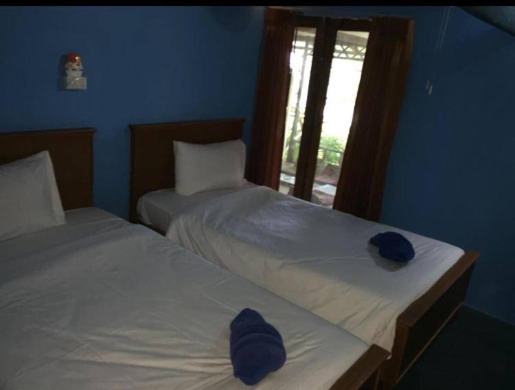 The Lazy Bar And Guesthouse 甲米 外观 照片