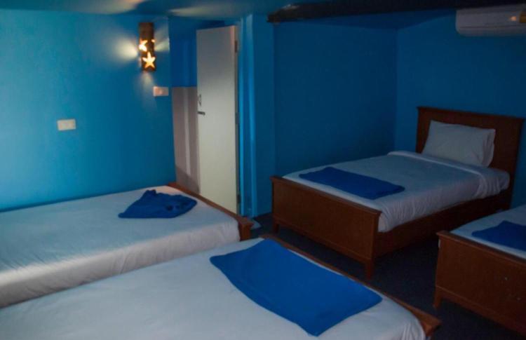 The Lazy Bar And Guesthouse 甲米 外观 照片