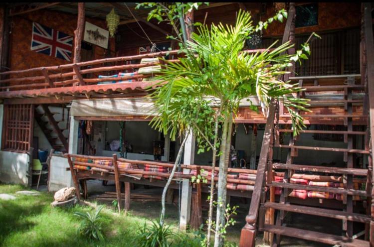 The Lazy Bar And Guesthouse 甲米 外观 照片