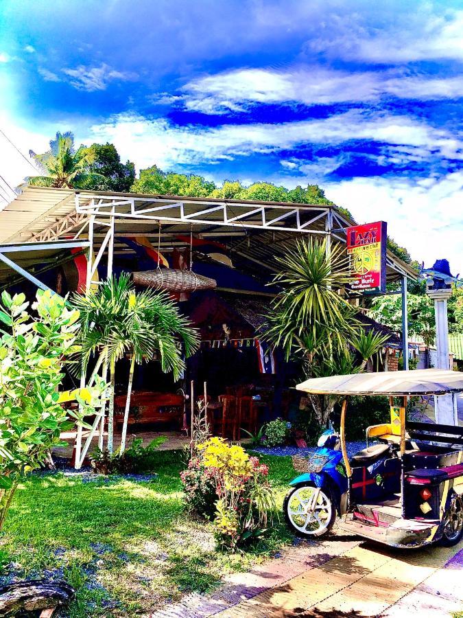 The Lazy Bar And Guesthouse 甲米 外观 照片