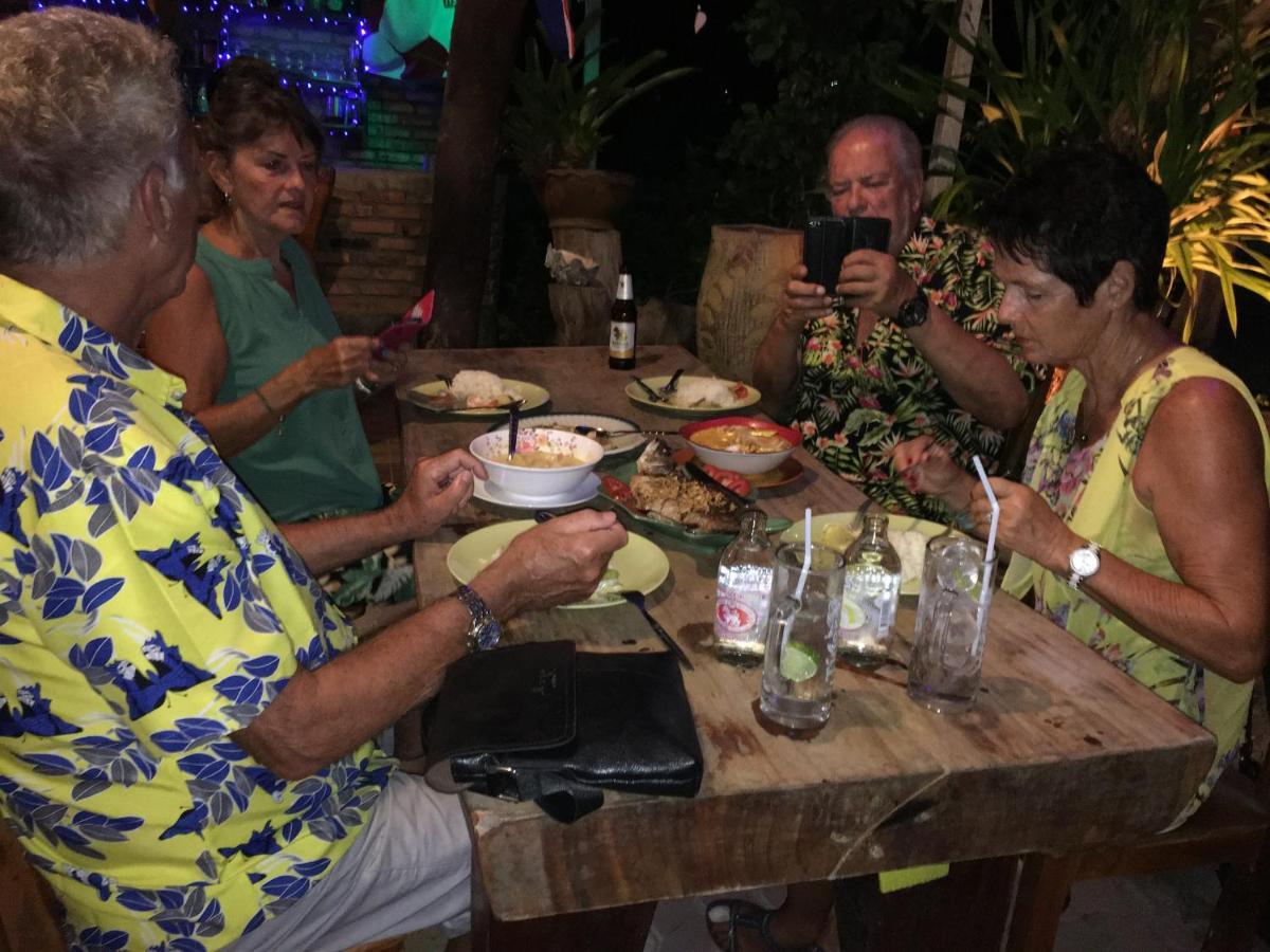 The Lazy Bar And Guesthouse 甲米 外观 照片