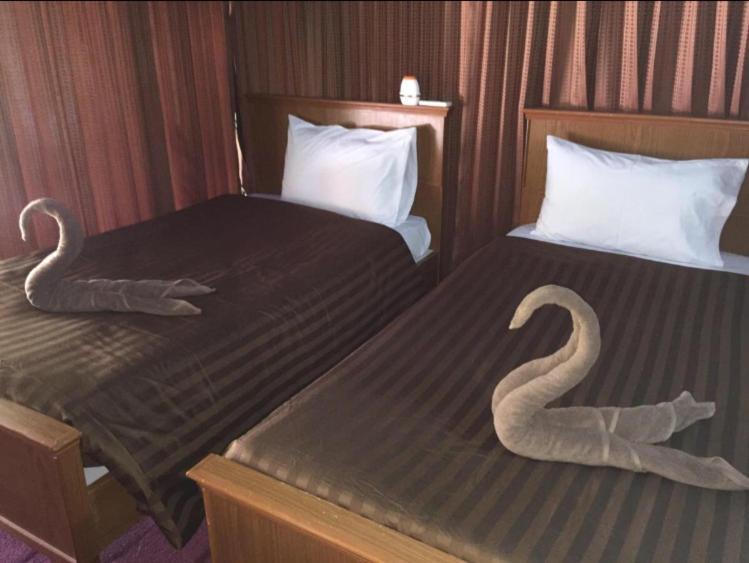 The Lazy Bar And Guesthouse 甲米 外观 照片