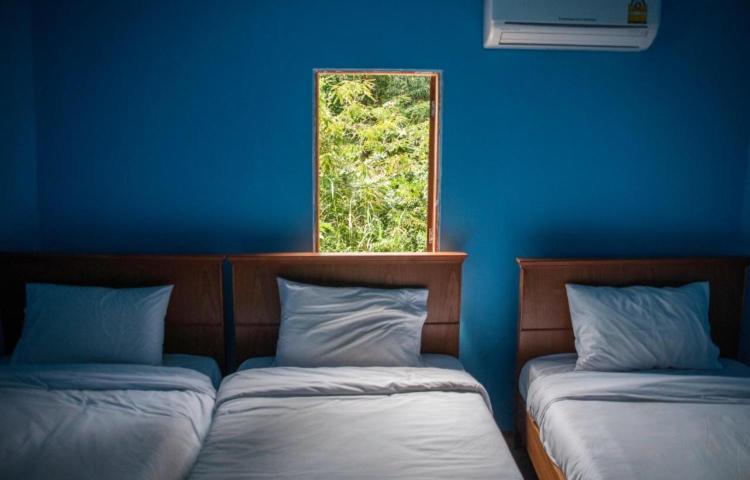 The Lazy Bar And Guesthouse 甲米 外观 照片